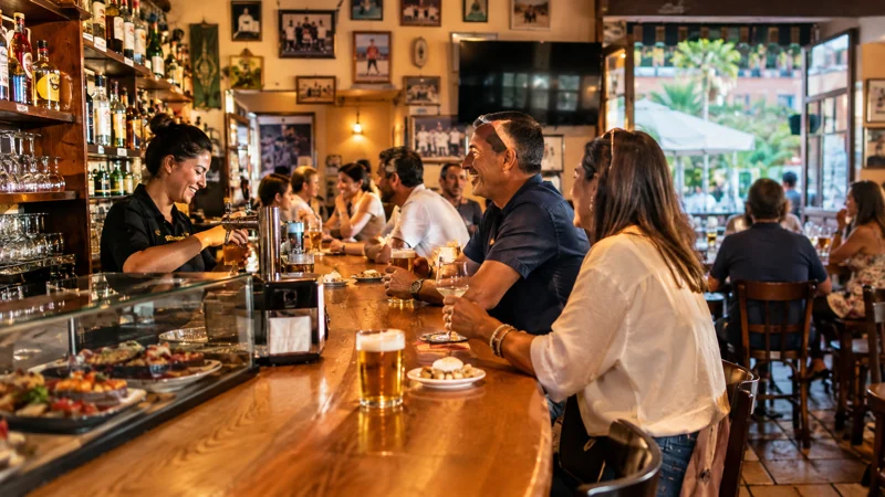 Imagen ilustrativa de ambiente en una cantina
